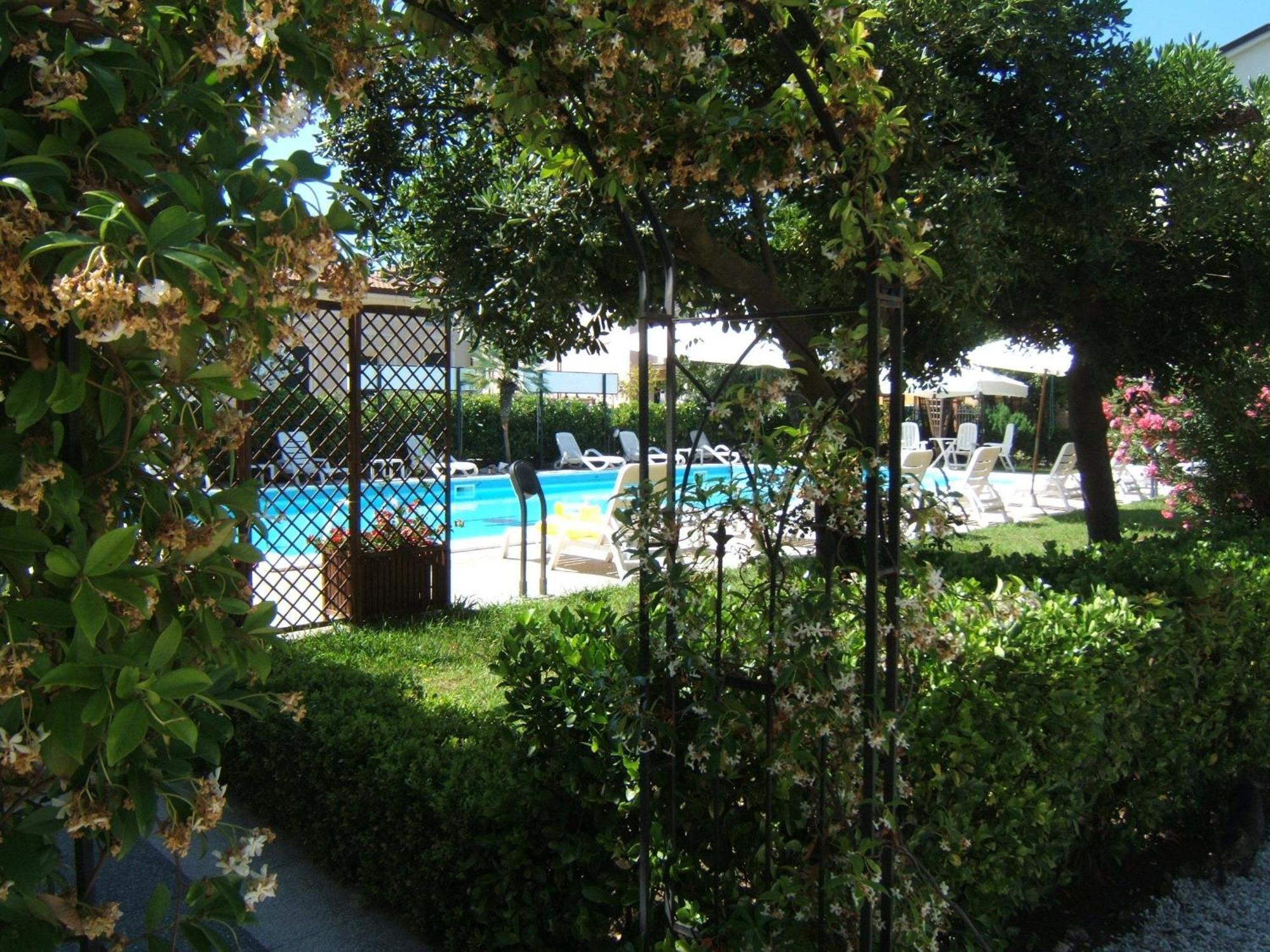 Hotel Apuana Marina di Pietrasanta Eksteriør billede