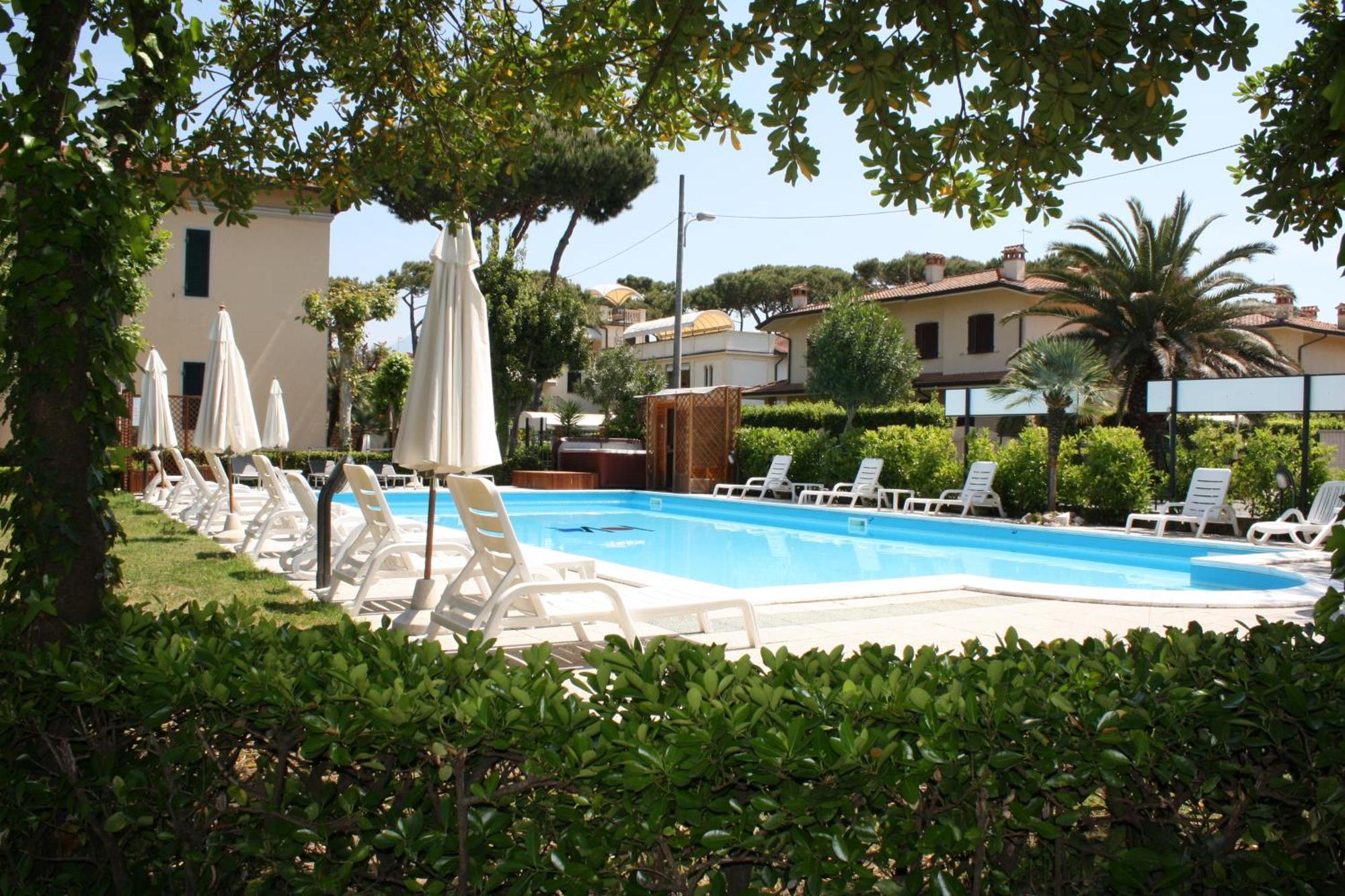 Hotel Apuana Marina di Pietrasanta Eksteriør billede
