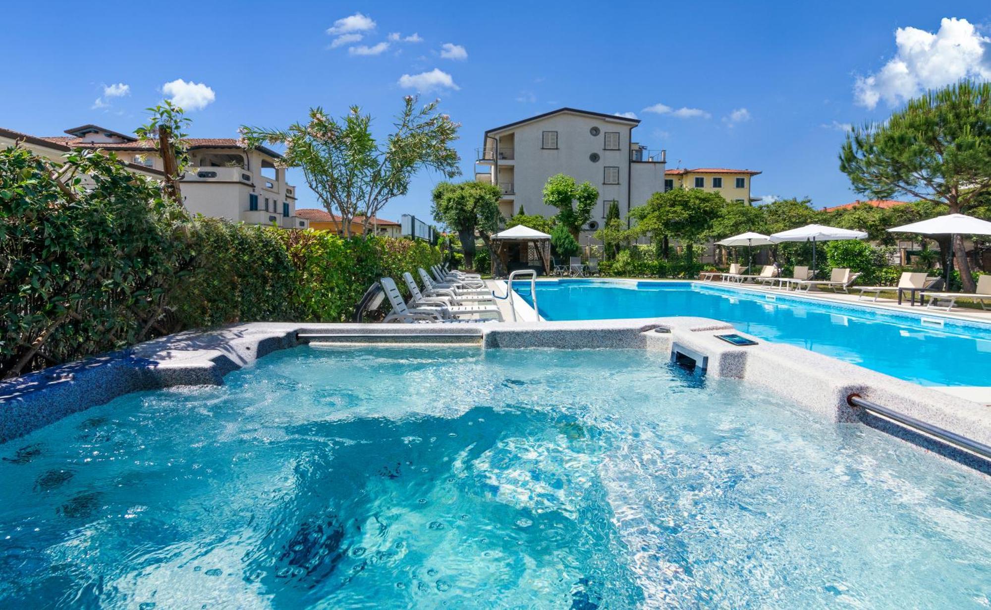 Hotel Apuana Marina di Pietrasanta Eksteriør billede