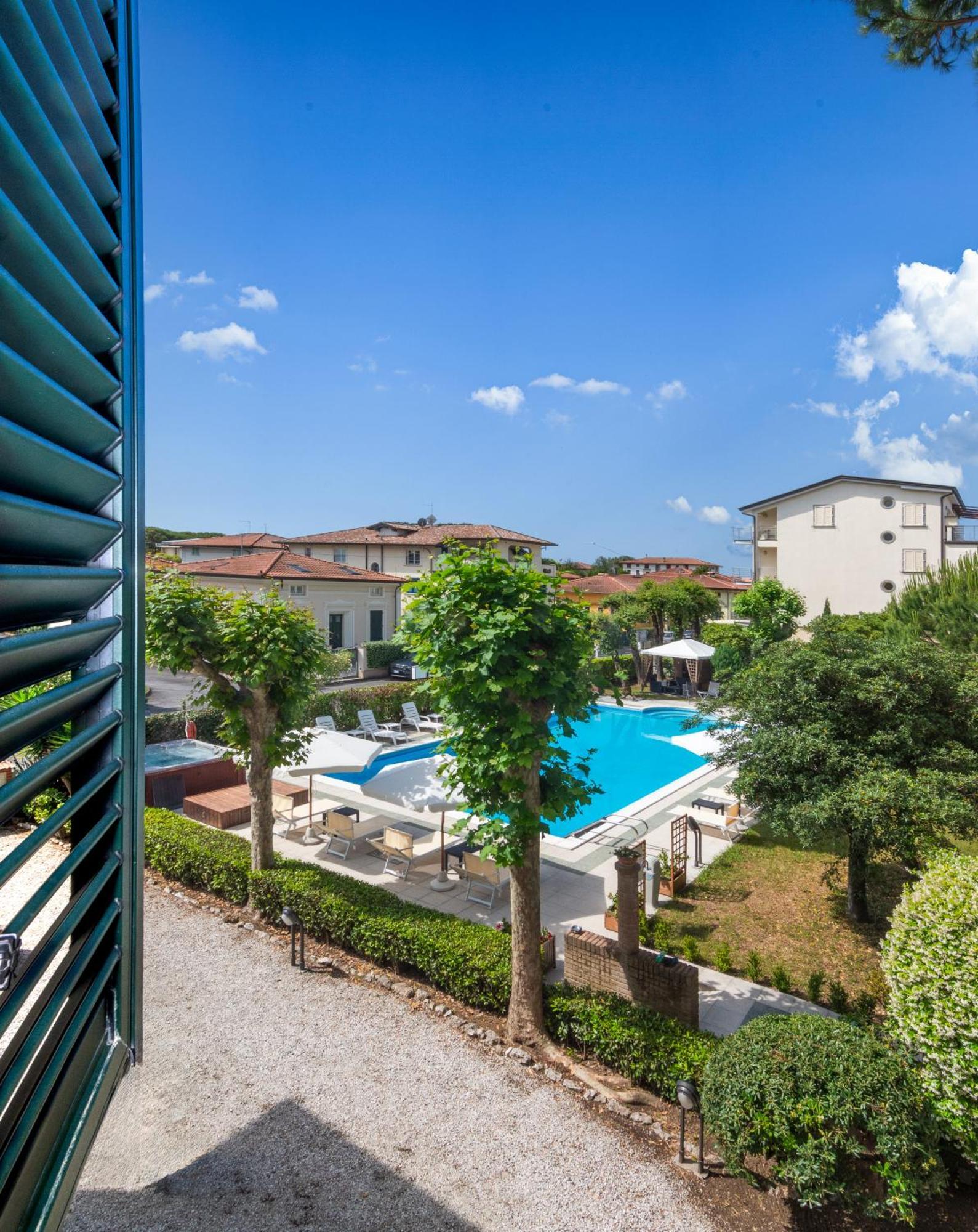 Hotel Apuana Marina di Pietrasanta Eksteriør billede