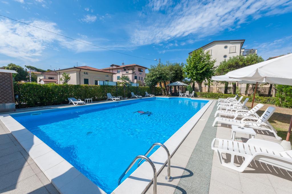 Hotel Apuana Marina di Pietrasanta Eksteriør billede