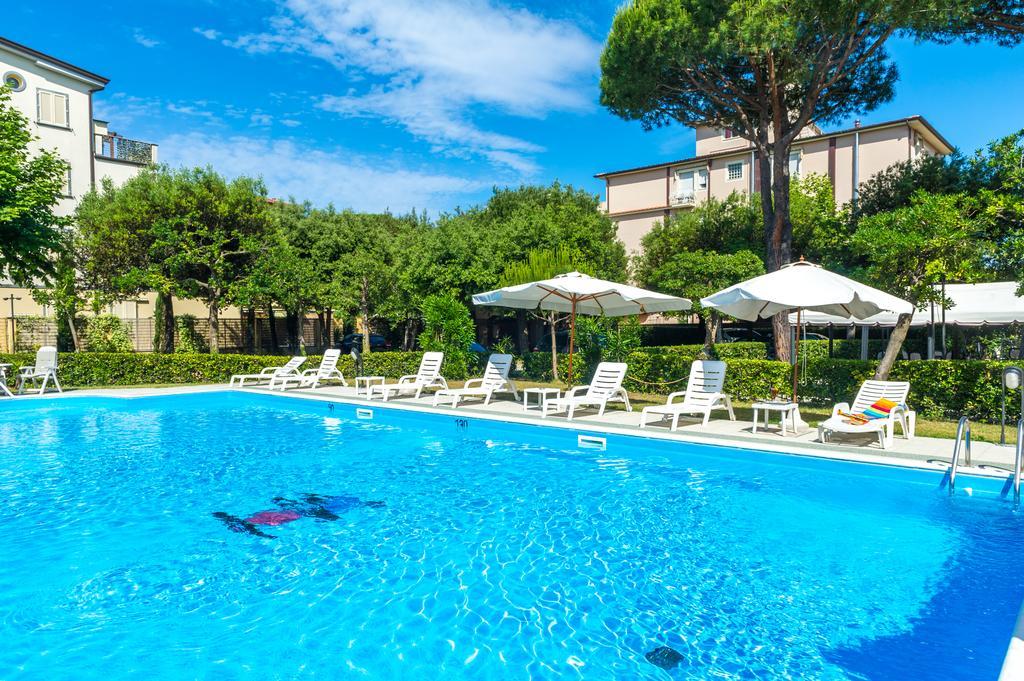 Hotel Apuana Marina di Pietrasanta Eksteriør billede